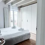 Garden Penthouse - Large & Trendy Flat, *