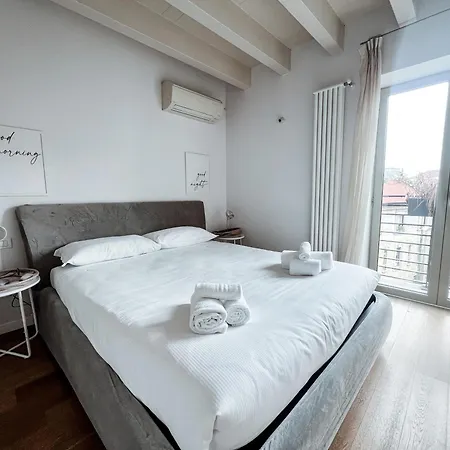 Garden Penthouse - Large & Trendy Flat, * Милан
